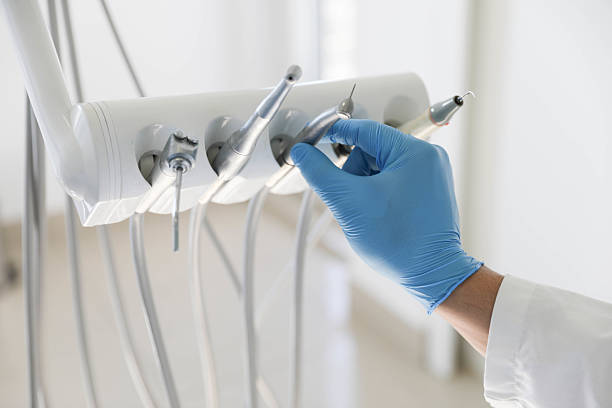 Professional Tooth Extraction technician working in Lakeshore, LA